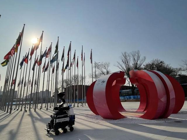北京冬奥会唯一的“户外安防巡检机器人”，长宁造-第2张图片-深圳监控安装